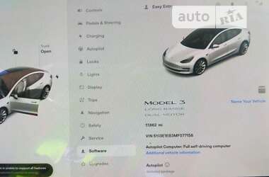 Седан Tesla Model 3 2021 в Воловце