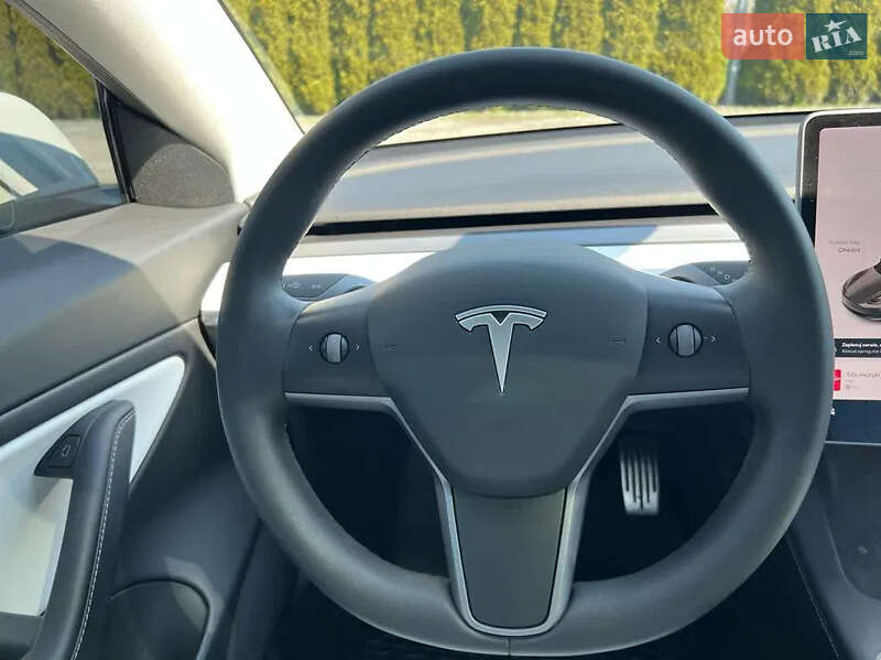 Седан Tesla Model 3 2020 в Львове