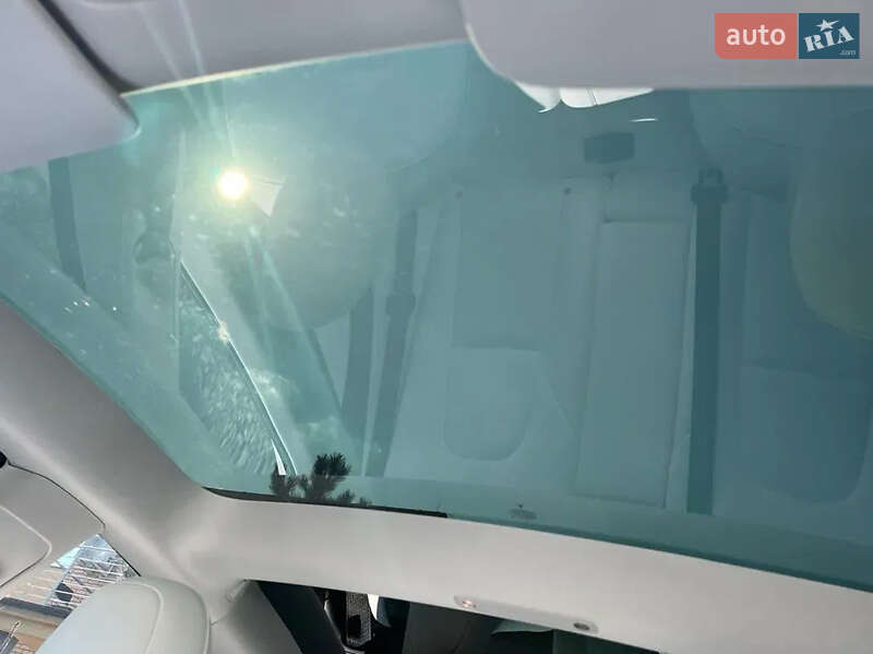 Седан Tesla Model 3 2020 в Львове