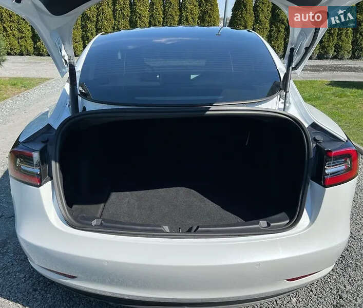 Седан Tesla Model 3 2020 в Львове