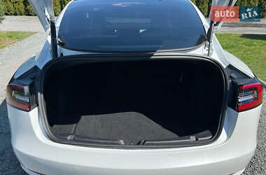 Седан Tesla Model 3 2020 в 