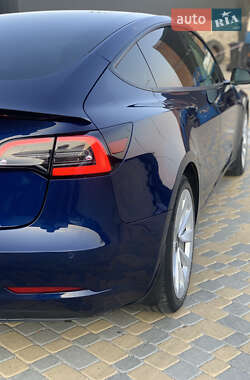Седан Tesla Model 3 2021 в 