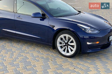 Седан Tesla Model 3 2021 в 