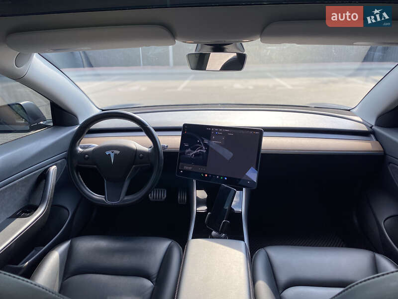 Седан Tesla Model 3 2018 в Киеве