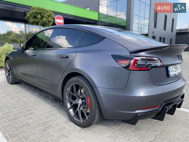 Седан Tesla Model 3 2018 в Киеве