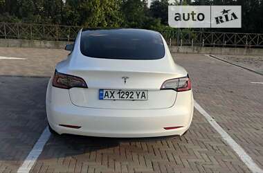 Седан Tesla Model 3 2019 в 