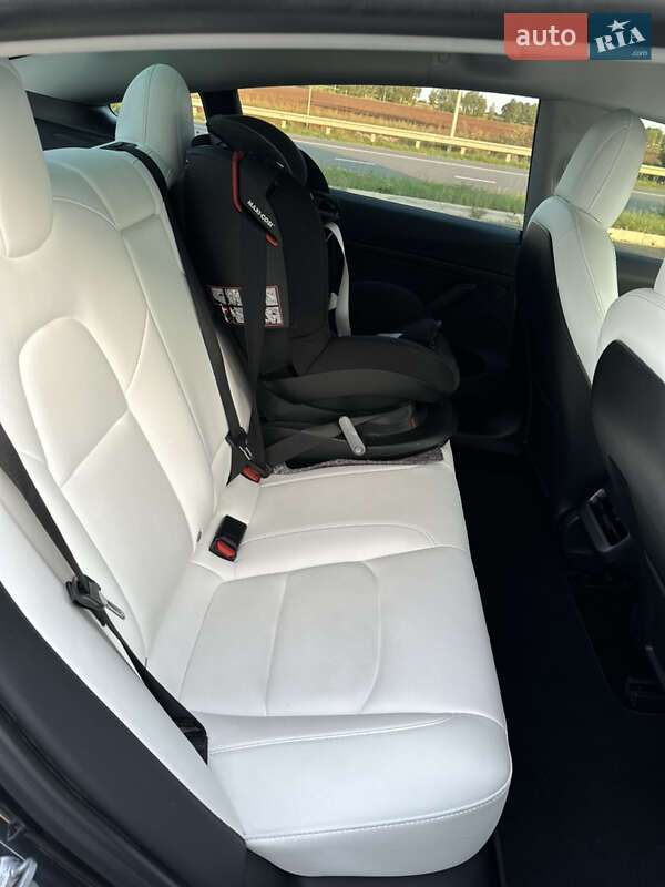 Седан Tesla Model 3 2021 в Киеве