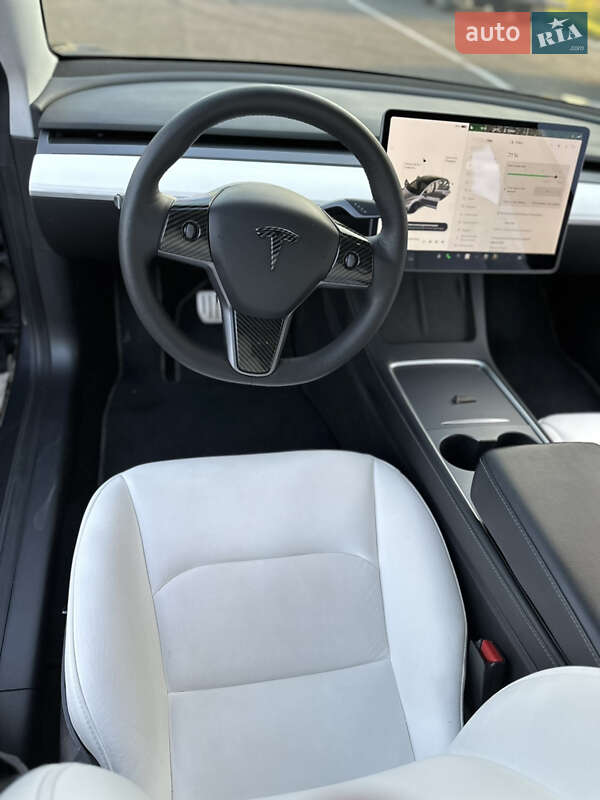 Седан Tesla Model 3 2021 в Киеве