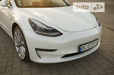 Седан Tesla Model 3 2019 в Львові