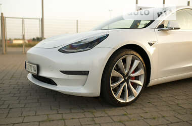 Седан Tesla Model 3 2019 в Львові