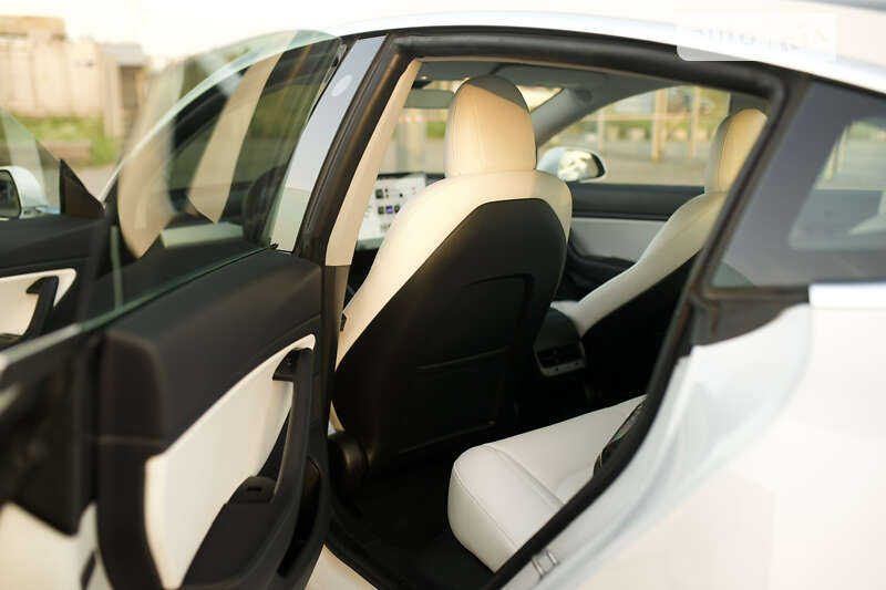 Седан Tesla Model 3 2019 в Львове фото 24 Седан Tesla Model 3 2019 в Львове