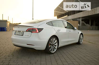 Седан Tesla Model 3 2019 в Львові