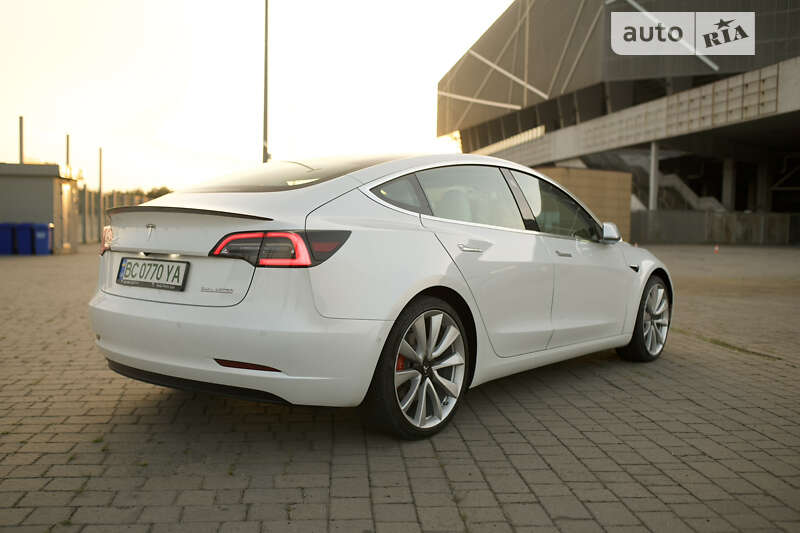 Седан Tesla Model 3 2019 в Львове