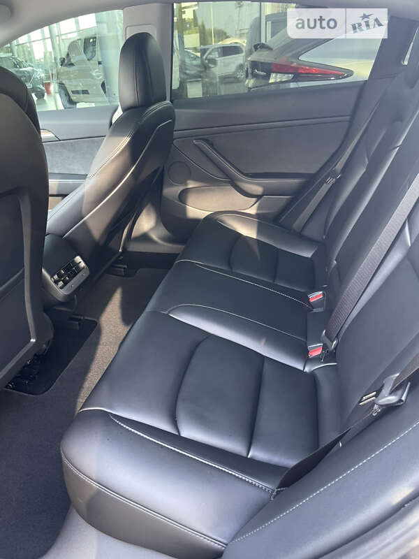Седан Tesla Model 3 2022 в Виннице