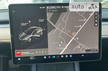 Седан Tesla Model 3 2022 в 