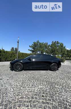 Седан Tesla Model 3 2021 в 