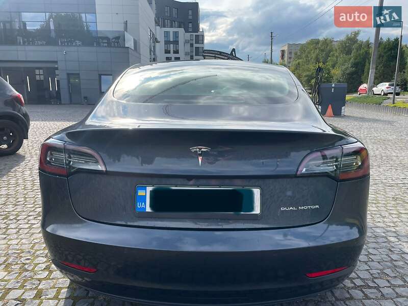 Седан Tesla Model 3 2020 в Львові