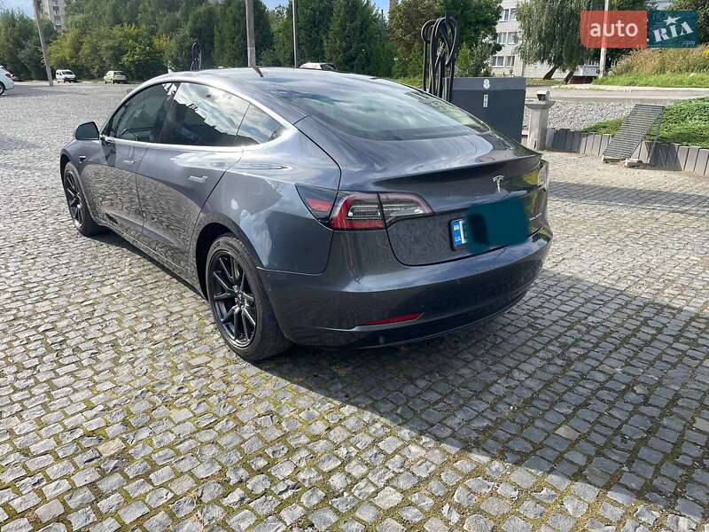 Седан Tesla Model 3 2020 в Львові