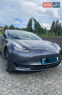 Седан Tesla Model 3 2020 в Львове