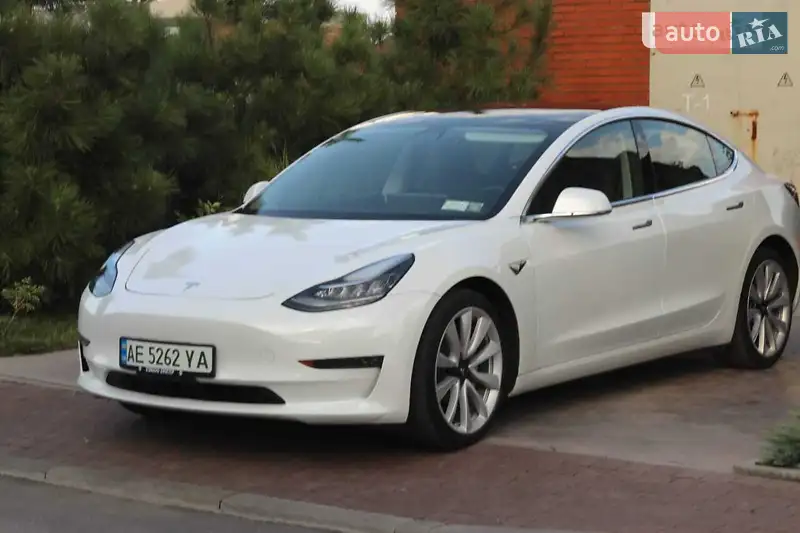 Tesla Model 3 2020