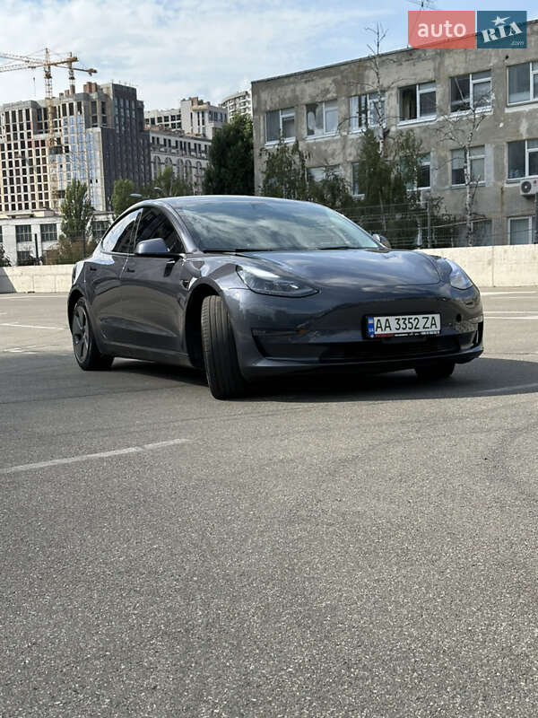 Седан Tesla Model 3 2022 в Виннице