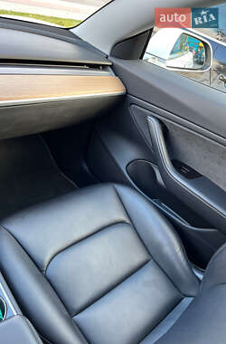Седан Tesla Model 3 2018 в 