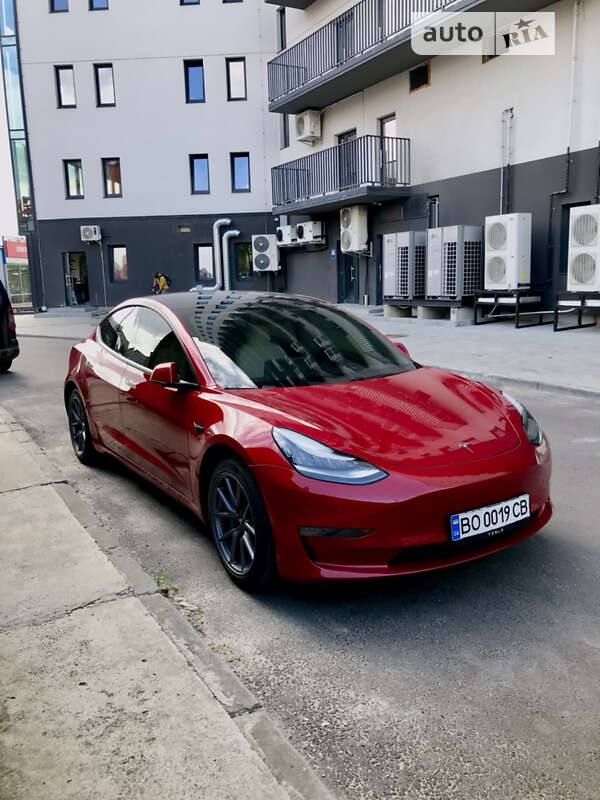 Седан Tesla Model 3 2020 в Тернополе