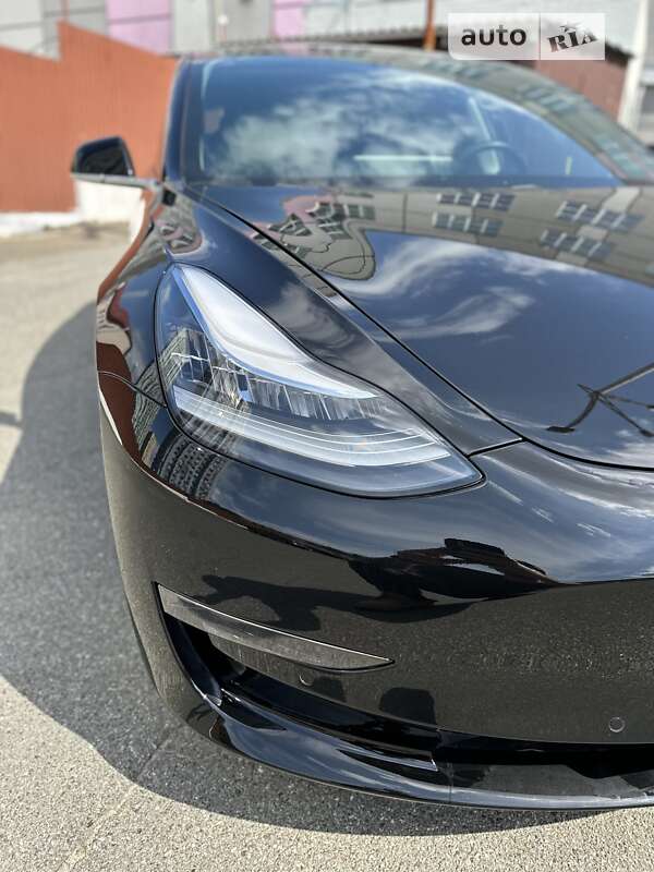 Седан Tesla Model 3 2018 в Киеве