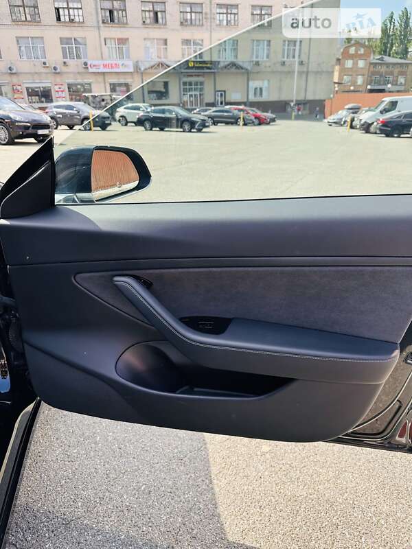 Седан Tesla Model 3 2018 в Киеве