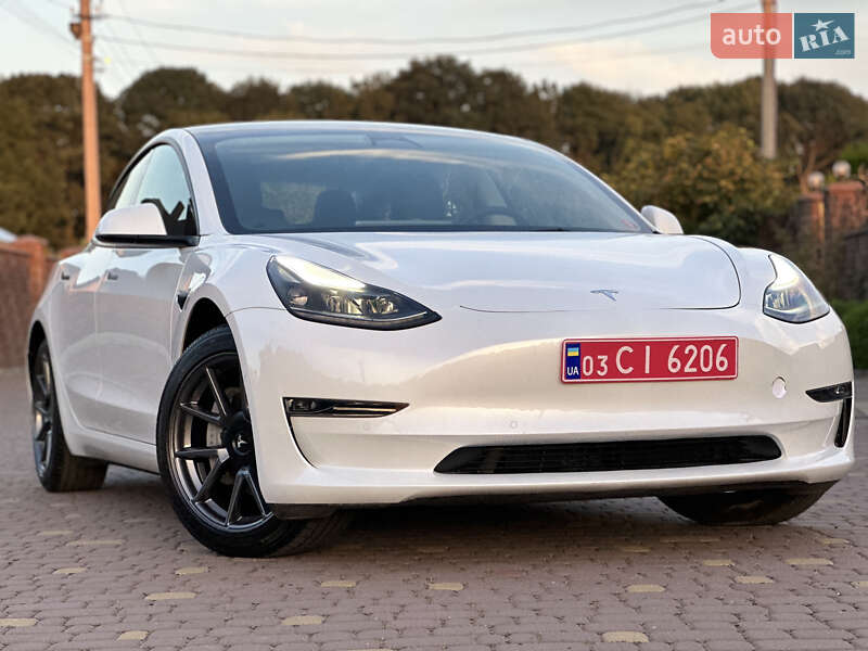 Седан Tesla Model 3 2022 в Рівному