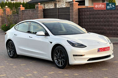 Седан Tesla Model 3 2022 в Ровно
