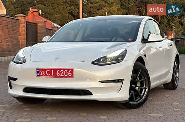 Седан Tesla Model 3 2022 в Ровно