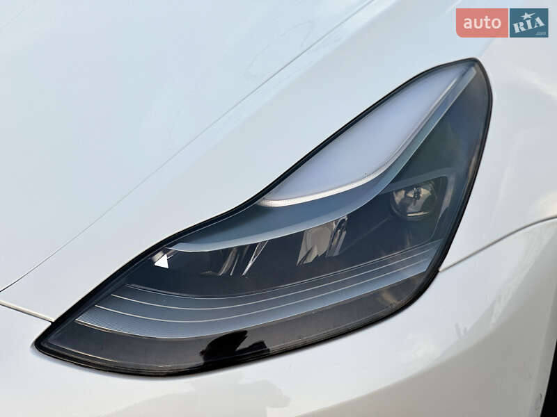 Седан Tesla Model 3 2022 в Рівному