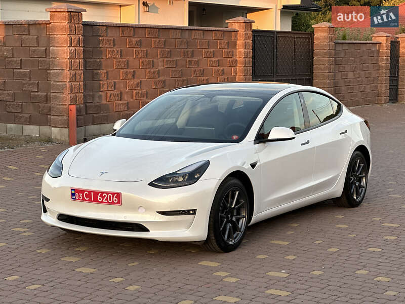 Седан Tesla Model 3 2022 в Рівному