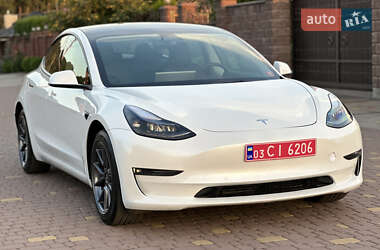 Седан Tesla Model 3 2022 в Ровно