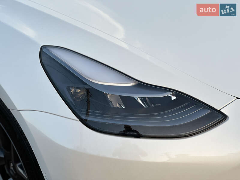 Седан Tesla Model 3 2022 в Рівному