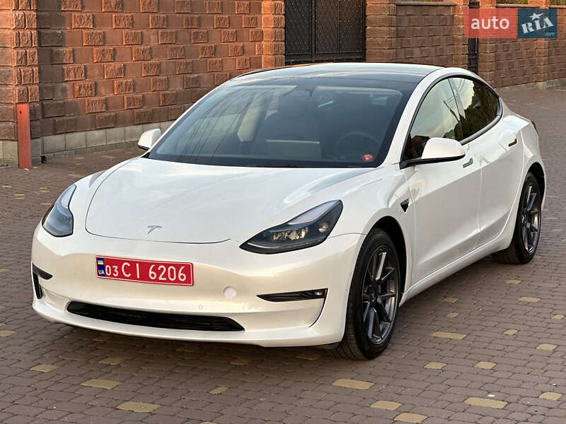 Седан Tesla Model 3 2022 в Рівному
