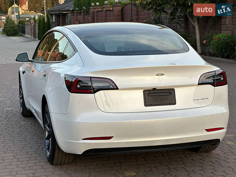 Седан Tesla Model 3 2022 в Рівному