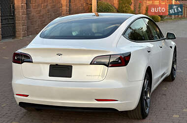 Седан Tesla Model 3 2022 в Ровно