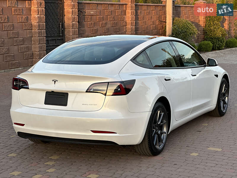 Седан Tesla Model 3 2022 в Рівному