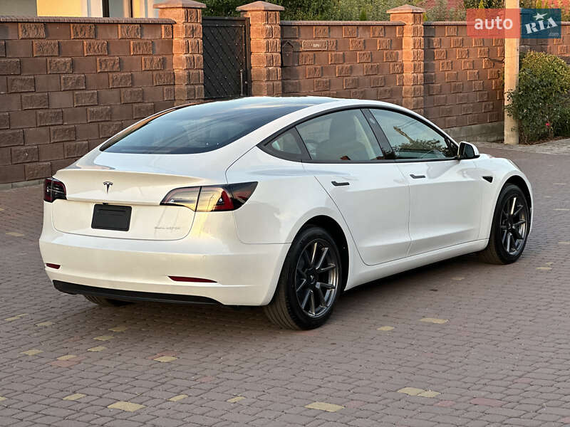 Седан Tesla Model 3 2022 в Рівному