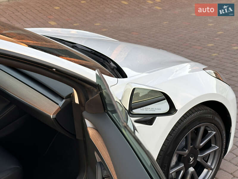 Седан Tesla Model 3 2022 в Рівному