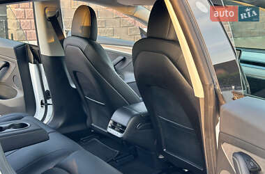 Седан Tesla Model 3 2022 в Ровно