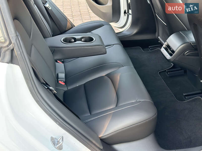 Седан Tesla Model 3 2022 в Рівному