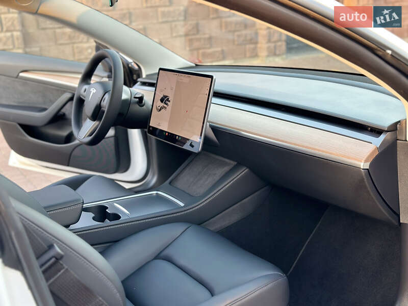 Седан Tesla Model 3 2022 в Рівному
