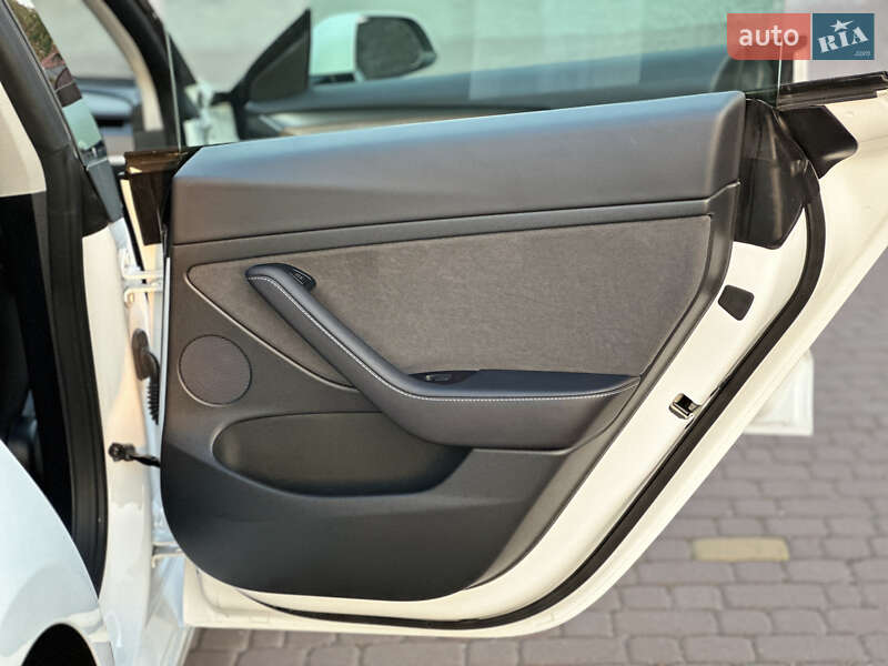 Седан Tesla Model 3 2022 в Рівному