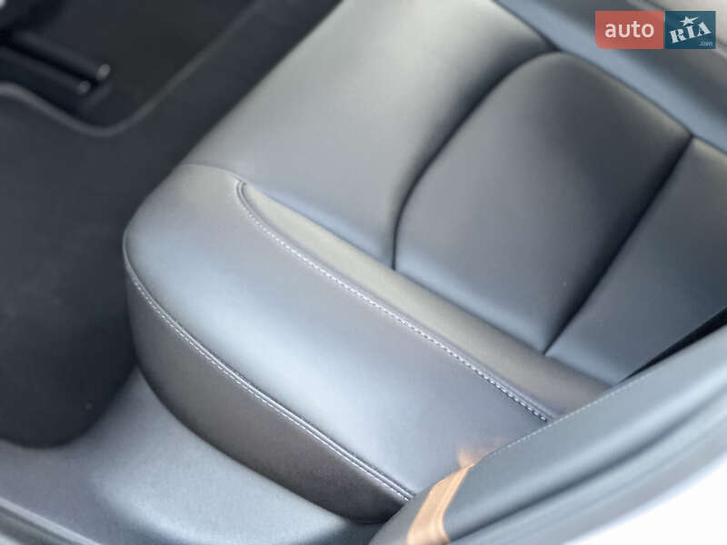 Седан Tesla Model 3 2022 в Рівному