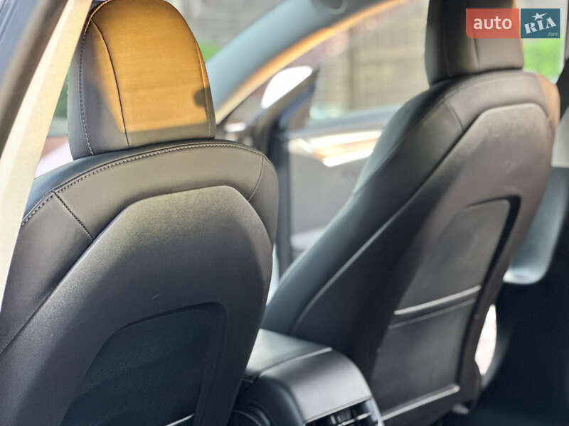Седан Tesla Model 3 2022 в Рівному