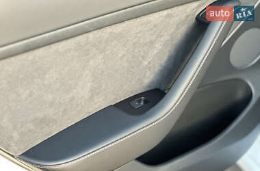 Седан Tesla Model 3 2022 в Ровно