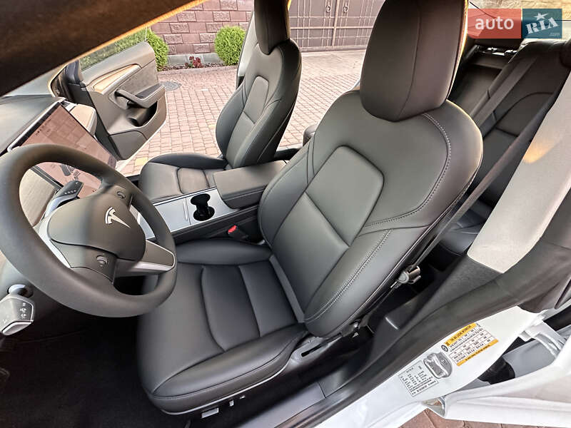 Седан Tesla Model 3 2022 в Рівному